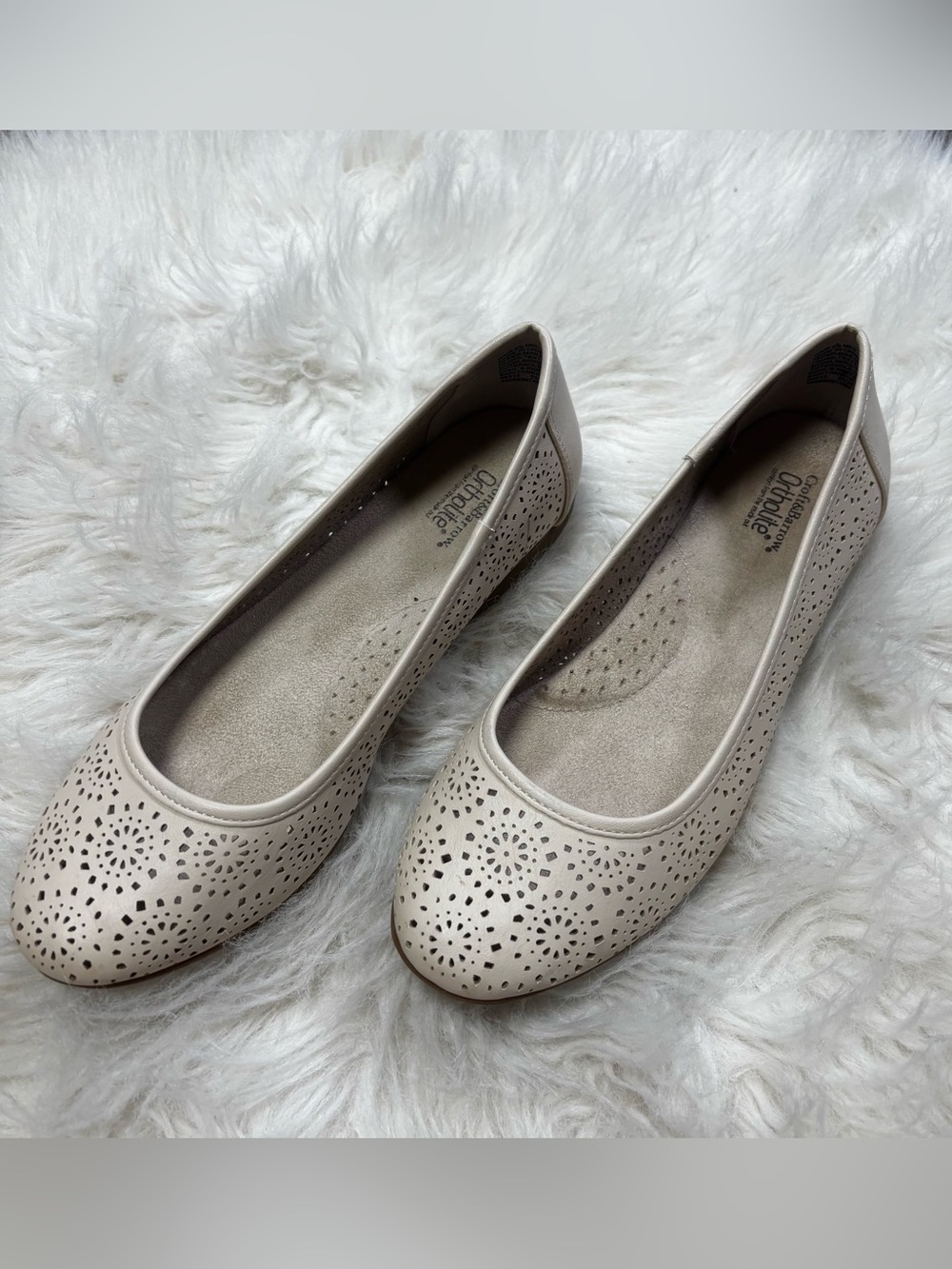 Croft & Barrow Ortholite Laser-Cut Ballet Flats in Cream size Women’s 6.5